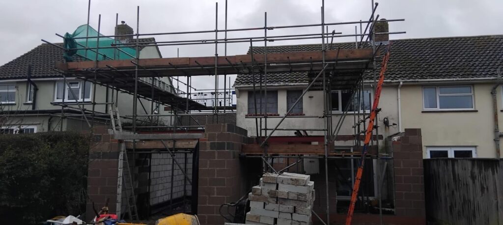 Scaffolding on Oxford residential roof